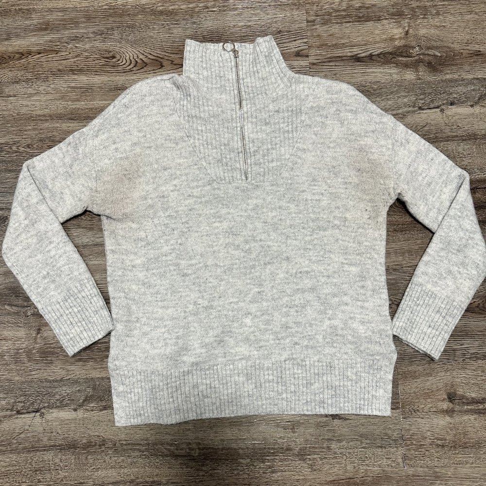 Gap Gray Sweater (M) - Picture 2 of 5